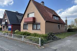Preisreduktion!
Gepflegtes Zweifamilienhaus mit großem Garten und Garage – Die vollständige Adresse der Immobilie erhältst du vom Anbieter., 28777 Rekum, Bremen – Vorschaubild 1