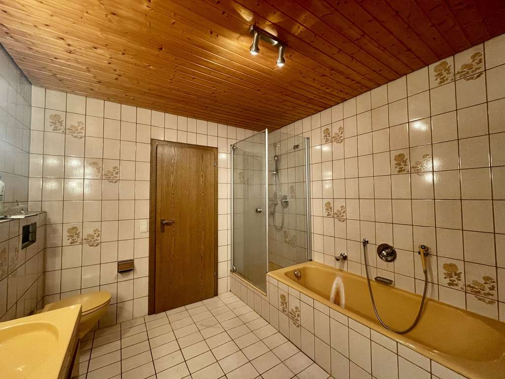 Immobilie in Ergolding - Viel Platz für Ihre Wohnträume: Sanierungsobjekt mit Garten und 150 m² Wohnfläche - Bild 4