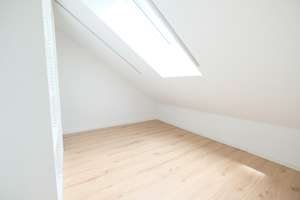 * Wunderschöne Dachgeschosswohnung mit Balkon und sensationeller Aussicht * – Die vollständige Adresse der Immobilie erhältst du vom Anbieter., 70619 Heumaden, Stuttgart – Vorschaubild 7