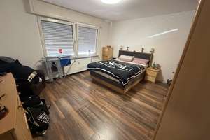 Wohlfühloase mit 300 m² Privatgarten – hochwertig sanierte 2,5-Zimmer-Wohnung mit Terrasse, EBK & Ho – Berchumer Str 8, 47137 Untermeiderich, Duisburg – Vorschaubild 6
