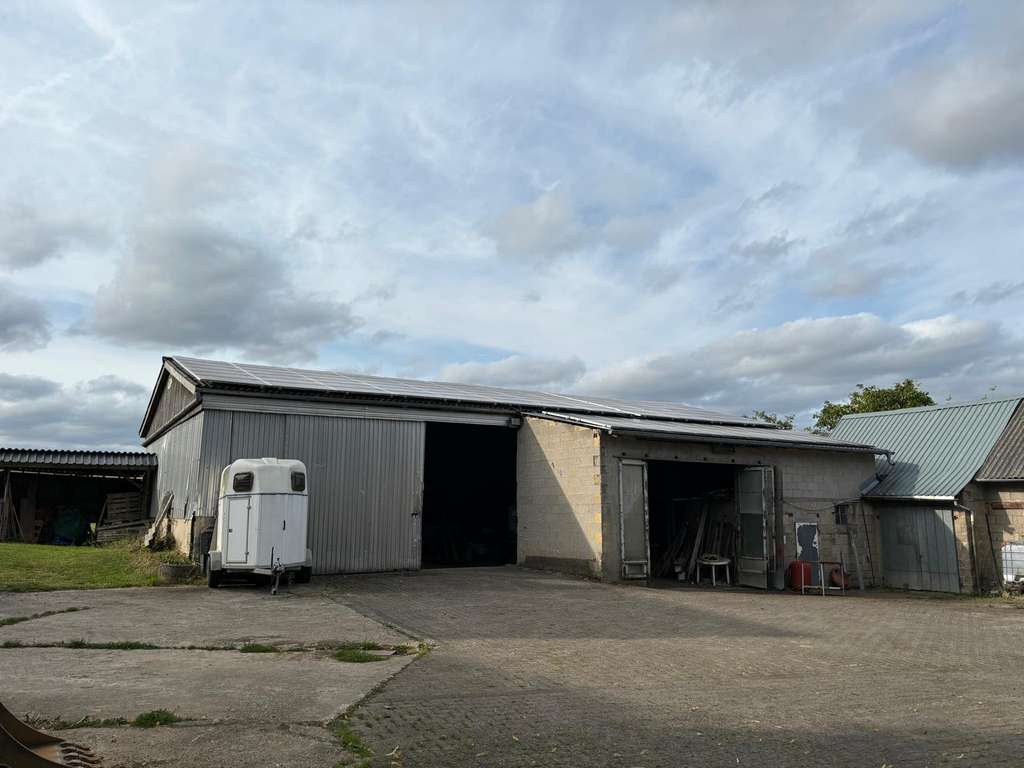 Immobilie in Oberhosenbach - Bauernhaus mit Pferdekoppel, Stall und Halle - Bild 3