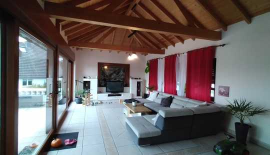 Bild von Charmantes Einfamilienhaus mit Gewerbehalle – ideal für harmonisches Wohnen und Arbeiten!