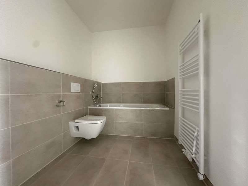 Badezimmer Ansicht 2.jpg
