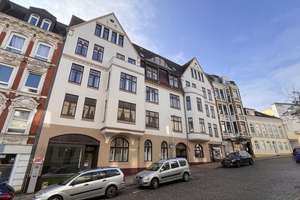 Innenstadtnahes Zinshaus! Solide Investition – Stilvolles Mehrfamilienhaus mit 10 WEH und einer GWE – Die vollständige Adresse der Immobilie erhältst du vom Anbieter., 24937 Exe, Flensburg – Vorschaubild 4