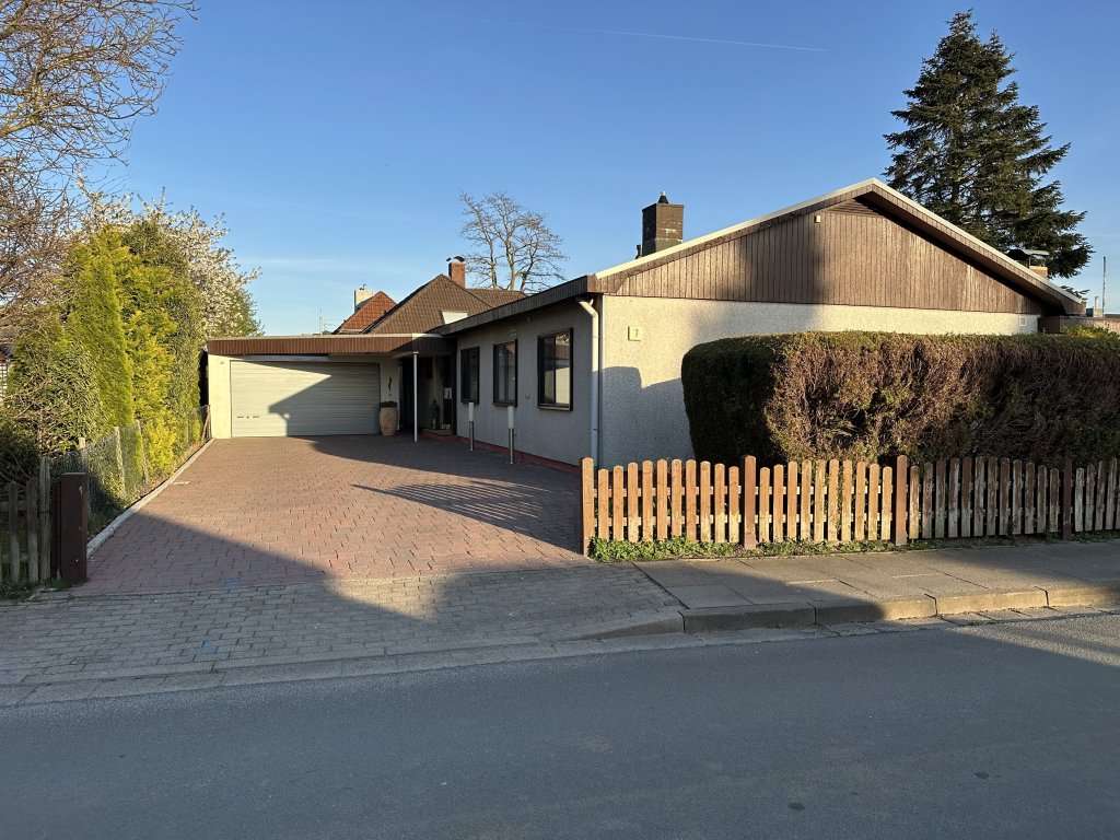 Immobilie in Jork - Komfort-Bungalow mit Einliegerwohnung und Doppelgarage - Provisionsfrei für Käufer  - Bild 1