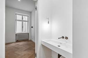 Clean chic trifft Gründerzeit-Charme: Saniertes 4-Zimmer-Juwel mit Balkon – Rochstraße 5, 10178 Mitte (Ortsteil), Berlin – Vorschaubild 8