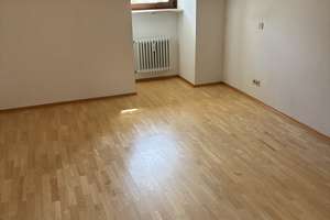 Helle 2,5 Zimmer DG Wohnung mit kleiner Dachterrasse in Nürnberg – Äußere Großweidenmühlstraße 39, 90419 Sandberg, Nürnberg – Vorschaubild 3