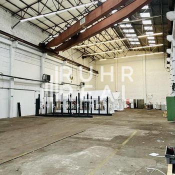 Hallenfläche mit Kran | Büroräume verfügbar | viele Stellplätze vorhanden