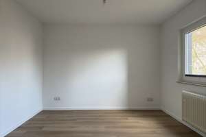 Helle 2-Zi Wohnung im 3. OG mit Aufzug und Balkon  – Florastr. 16, 42107 Uellendahl-Katernberg, Wuppertal – Vorschaubild 2
