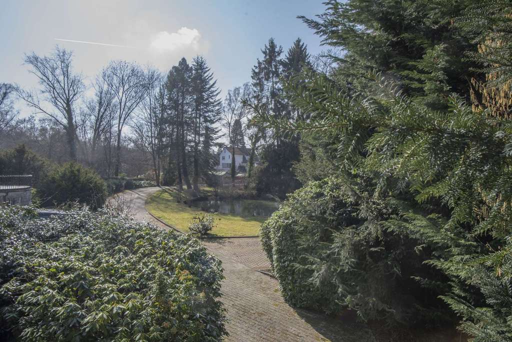 Immobilie in Neu-Anspach - EFH in Anspacher TOP-Lage mit wunderschönem Blick! ELW-Option, 2 Garagen. Käuferprovisionsfrei! - Bild 2