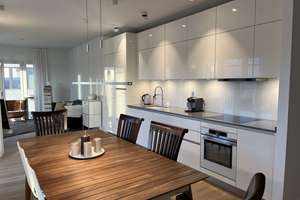 Lichtdurchfluteter moderner Wohnkomfort mit Weitblick