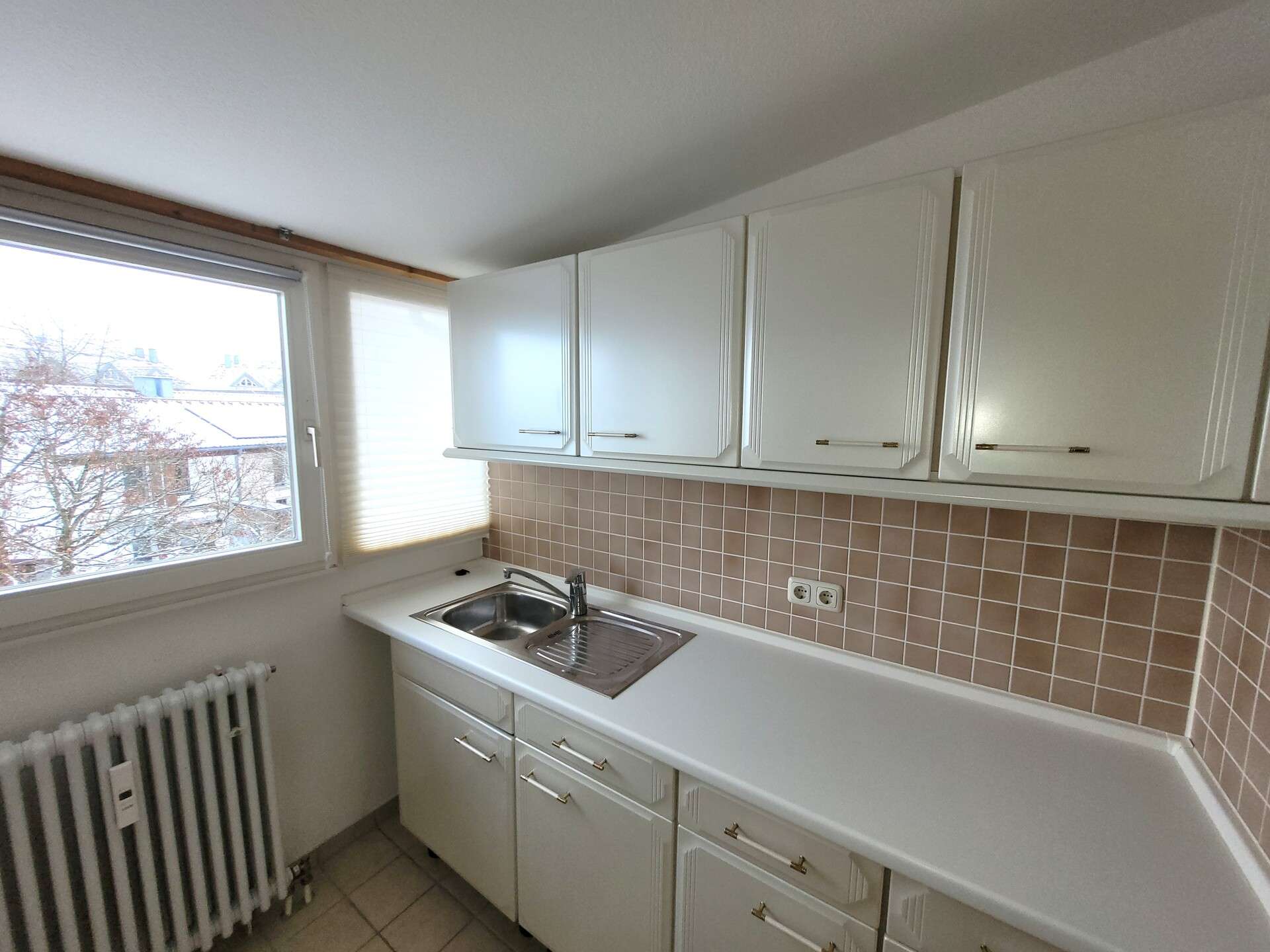 Immobilie in Poing - Charmantes 1-Zi.-DG-Appartement mit Dachgaube & durchdachtem Raumkonzept ! - Bild 3