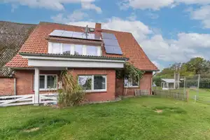  Attraktive Gelegenheit: 2 gepflegte WE in charmantem Haus mit Garten zur flexiblen Nutzung – Stade (Kreis) – Vorschaubild 1