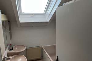  renovierte DG-Wohnung mit Stellplätzen und Dachterrasse+++ – Hungerbergstrasse 72, 71364 Winnenden – Vorschaubild 3