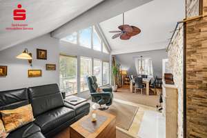 Lichtdurchflutete Dachgeschosswohnung mit Blick ins Grüne