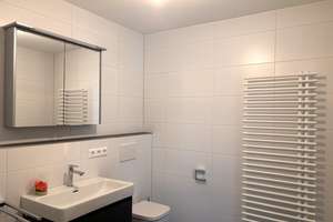 Moderne 2-Zimmer-Neubau-Wohnung mit Küche, Balkon und 2 Stellplätzen in Nürtingen-Oberensingen – 72622 Nürtingen – Vorschaubild 9