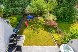 PLATZWUNDER! MODERNES REIHENMITTELHAUS MIT TERRASSE, GARTEN & SAUNA IN HAAR – München (Kreis) – Vorschaubild 1