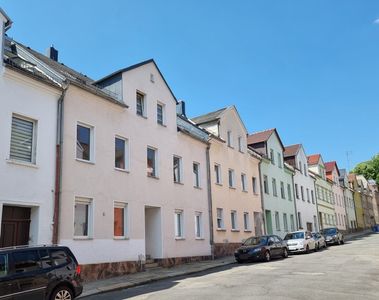 Solides Mehrfamilien-Reihenhaus mit 4 Wohnungen!