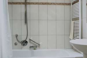 Spacious 5-room house with 185 m² / Großzügiges 5-Zimmer Haus mit 185 m² in Leinfelden-Echterdingen – Schurwaldstr. 34, 70771 Leinfelden-Echterdingen – Vorschaubild 9