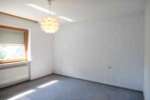 Viel Platz, viele Möglichkeiten! Solides Haus für Handwerker in ruhiger Umgebung. – Donau-Ries (Kreis) – Vorschaubild 11