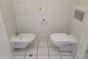 Schöne, geräumige 2 Zimmer-Wohnung mit 2 Balkone mit Sicht über Wiesbaden mit Einbauküche – Die vollständige Adresse der Immobilie erhältst du vom Anbieter., 65185 Mitte, Wiesbaden – Vorschaubild 6
