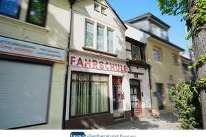 Wohn- und Geschäftshaus mit Garten