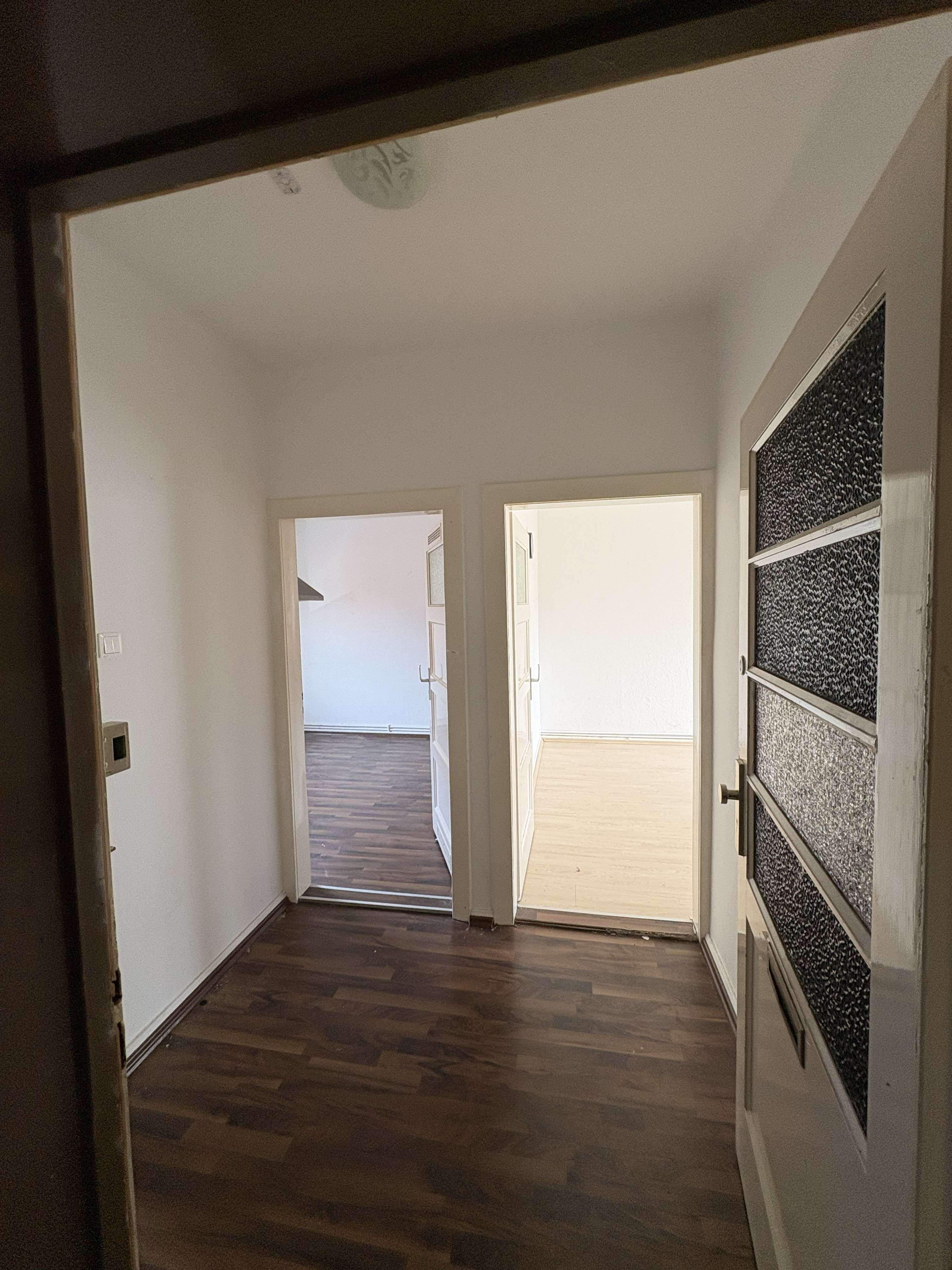 Sanierungsbedürftige 2-Zimmer-Wohnung in guter Lage, Wilhelmshaven – Bild 1