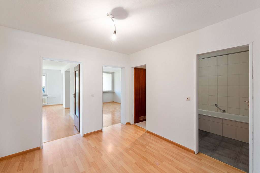 Immobilie in Umkirch - Bezugsfreie gut geschnittene Dreizimmerwohnung  - Bild 3