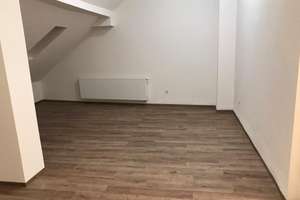 Geräumiges, saniertes 10-Raum-Haus mit gehobener Innenausstattung und EBK in Holzgerlingen – Die vollständige Adresse der Immobilie erhältst du vom Anbieter., 71088 Holzgerlingen – Vorschaubild 2