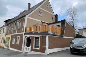 Renovierungsbedürftiges Einfamilienhaus mit Dachterrasse und schönem Gartengrundstück – Wunsiedel im Fichtelgebirge (Kreis) – Vorschaubild 1
