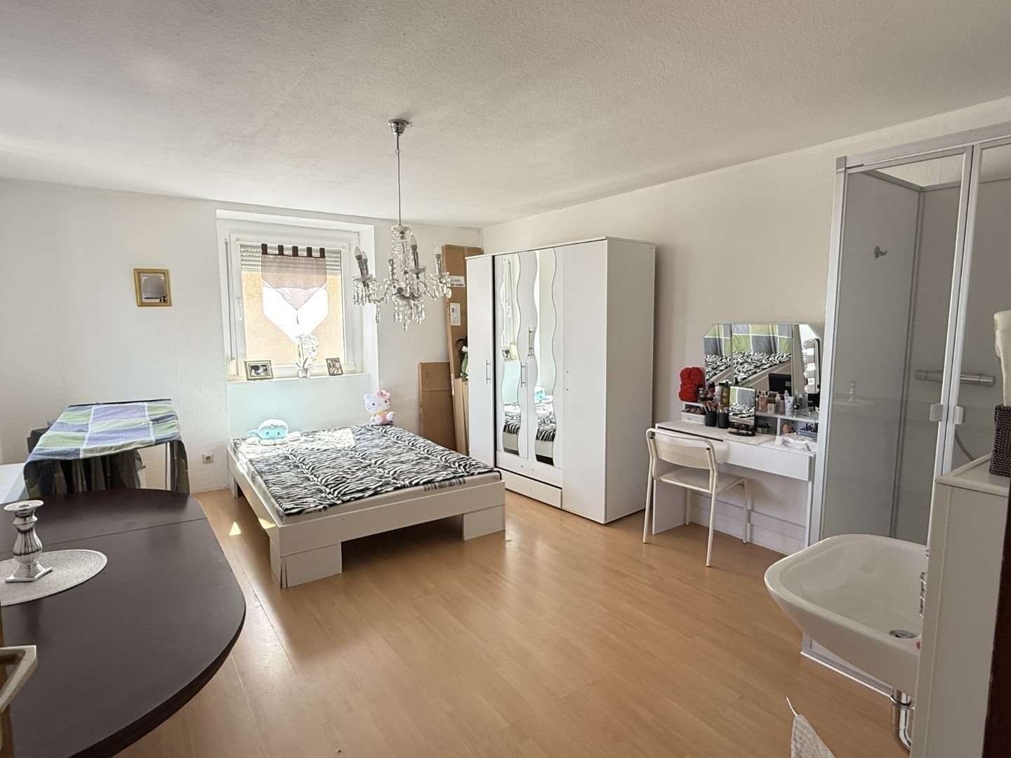 Immobilie in Stetten am kalten Markt - Interessantes Zweifamilienhaus mit Büroräumen und 5 Stellplätzen im Herzen von Stetten - Bild 4