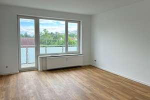 BOTHFELD | Teilrenovierte 3-Zimmer-Wohnung mit Balkon