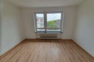 Sehr schöne renovierte 3-Zimmer-Wohnung  mit großem Balkon im 5. Obergeschoss in Bremerhaven – Hafenstraße 31, 27576 Lehe, Bremerhaven – Vorschaubild 4