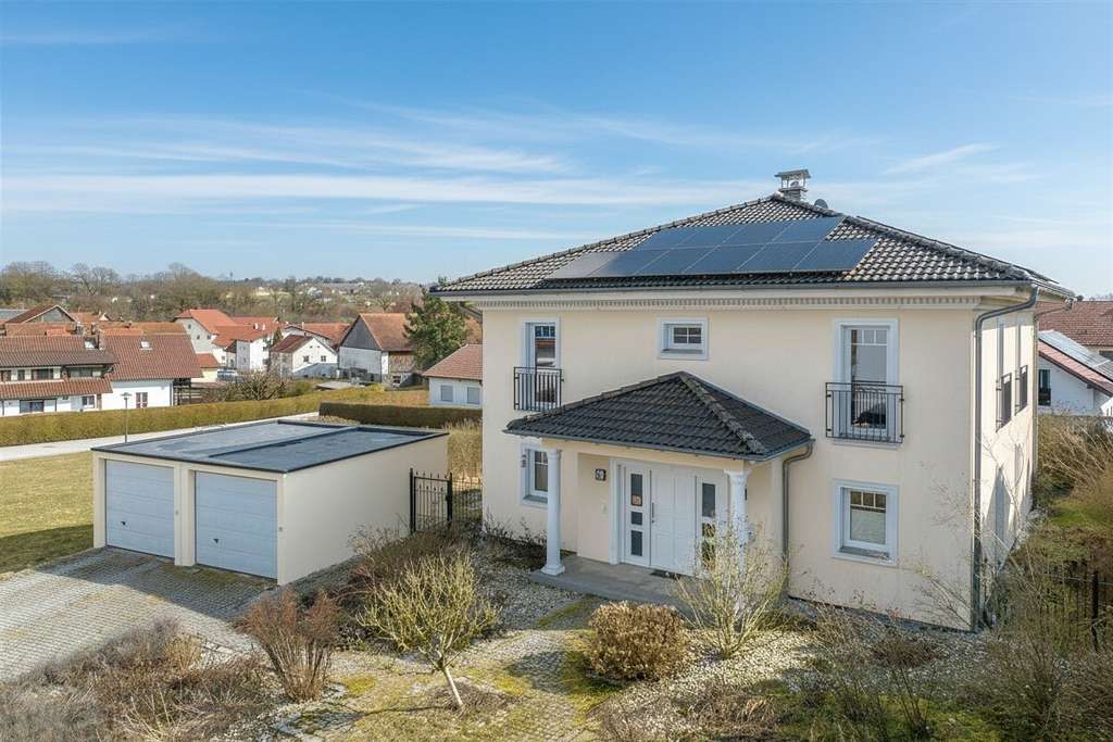 Immobilie in Fürstenzell - Energieeffizienz A+: Attraktives Toskana-Haus auf sonnigem Grund - Bild 0