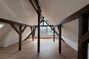 *  Besondere Dachwohnung mit großen Fensterflächen, Balken und Schrägen - ID 6728* – Die vollständige Adresse der Immobilie erhältst du vom Anbieter., 1189 Coschütz/Gittersee, Dresden – Vorschaubild 2