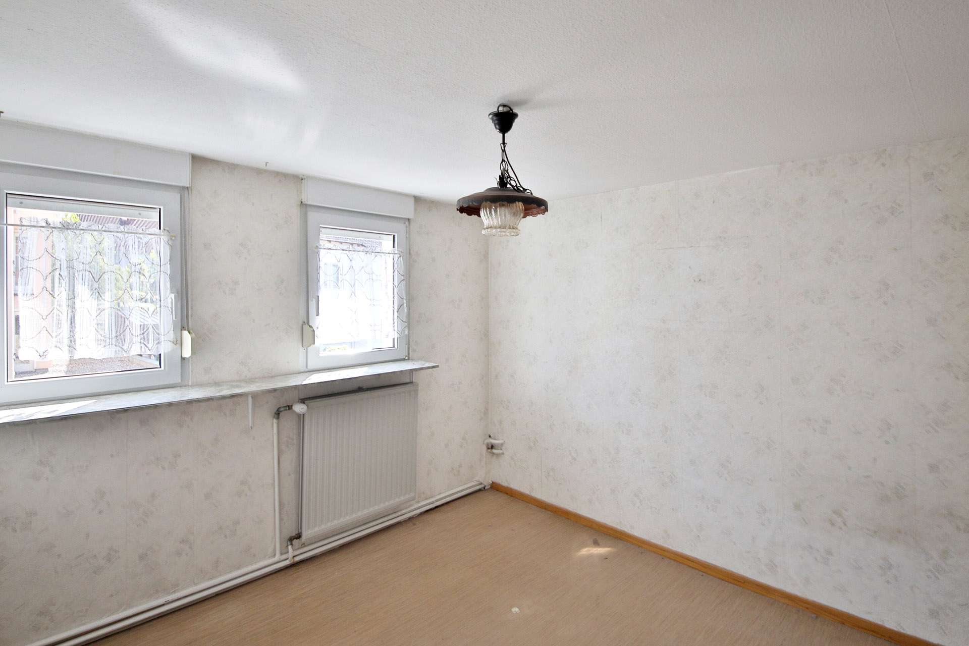 Immobilie in Birkenfeld - Gestaltungschance: 2-Familienhaus in Gräfenhausen mit Wintergarten, Garagen und großem Grundstück - Bild 13