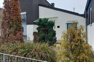 Gepflegtes Reihenmittelhaus in Bonn-Tannenbusch mit Garage – Die vollständige Adresse der Immobilie erhältst du vom Anbieter., 53119 Tannenbusch, Bonn – Vorschaubild 1