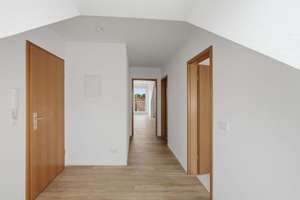 Kaulsdorf mit Weitblick: Ruhige Dachgeschosswohnung mit Potenzial für Wohnen & Investment