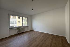 Frisch sanierte 3-Zimmer-Wohnung mit Balkon, Aufzug und Keller in Düsseldorf – Kirchfeldstraße 144, 40215 Friedrichstadt, Düsseldorf – Vorschaubild 4