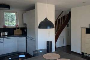 Helles Zimmer in schöner 80qm 2er-WG am Schlossgarten mit Balkon und zwei Bädern – Die vollständige Adresse der Immobilie erhältst du vom Anbieter., 70190 Berg, Stuttgart – Vorschaubild 4