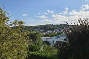 Attraktives Baugrundstück mit Blick u. älterem Fertighaus zum Entwickeln in Wiesbaden-Naurod – Rudolf Dietz Str. 15, 65207 Naurod, Wiesbaden – Vorschaubild 2