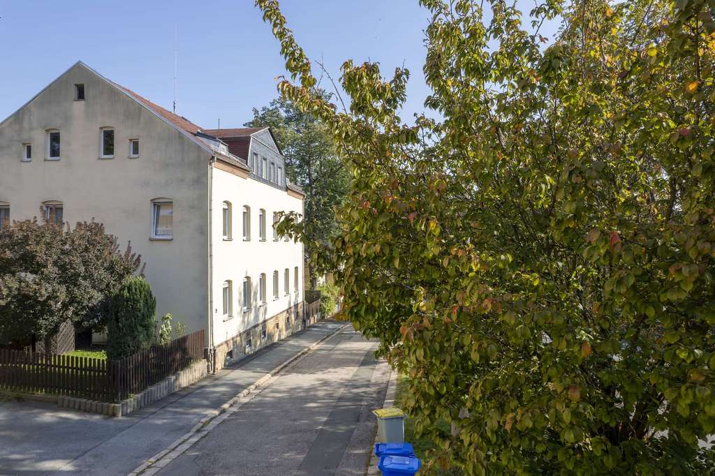 Immobilie in Lichtenstein/Sachsen - Attraktives Investment in Lichtenstein – gepflegtes Mehrfamilienhaus (Balkone) mit Potenzial+Rendite - Bild 0