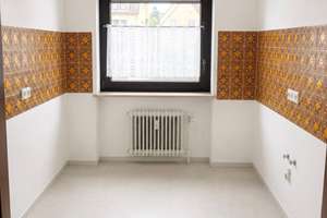 Freie 2-Zimmer-ETW mit großem Südwestbalkon, Aufzug und TG-Stellplatz im Kaufpreis enth – Im Stöckig 65, 90765 Ronhof, Kronach, Fürth – Vorschaubild 8