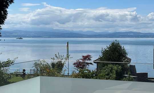Wohnen auf höchstem Niveau mit herrlicher Seesicht direkt am See