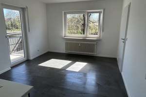 Helle 2-Zi Wohnung mit Balkon in Urloffen