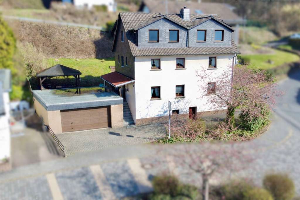 Immobilie in Kirchen (Sieg) - **Gepflegtes Wohnhaus für die ganze Familie in attraktiver Lage** - Bild 1