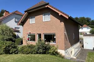 Energieeffizientes, bezugsfreies EFH in toller Wohnlage mit Sonnengarten! Perfekt für die Familie – Die vollständige Adresse der Immobilie erhältst du vom Anbieter., 53639 Königswinter – Vorschaubild 1
