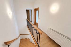 Mitten im Zentrum - Helle 3-Zimmer-Maisonette-Wohnung mit Laubengang und kleiner Garage – Anger 55 -56, 99084 Altstadt, Erfurt – Vorschaubild 2