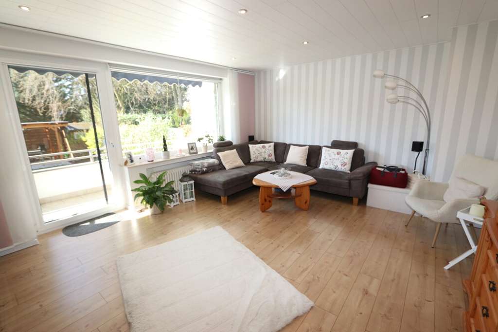 Immobilie in Kaarst - + Kaarst + vermietetes 6-Parteien-Haus + Baujahr 1968 + insgesamt ca. 312 m² Wohnfläche + Garage + - Bild 3