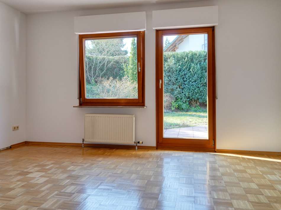 Schlafzimmer mit Parkettboden